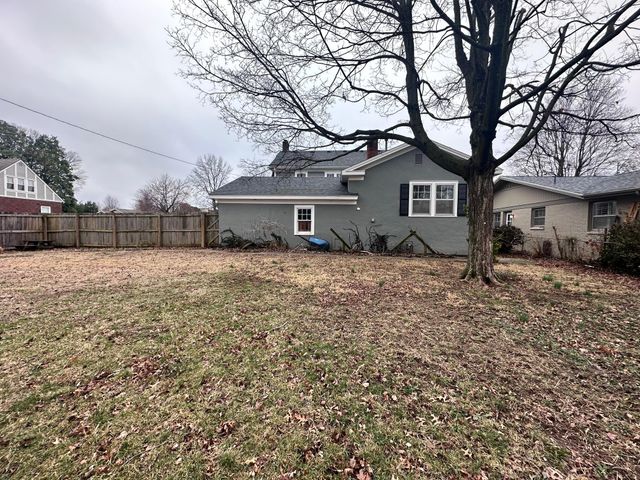 1057 E Stanford Street, Springfield, MO 65807