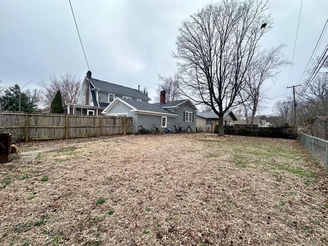 1057 E Stanford Street, Springfield, MO 65807