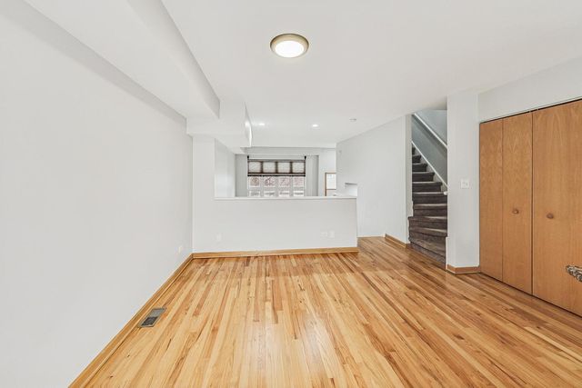 4932 W Lawrence Avenue J, Chicago, IL 60630