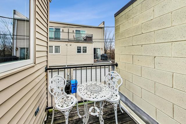 4932 W Lawrence Avenue J, Chicago, IL 60630