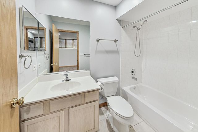 4932 W Lawrence Avenue J, Chicago, IL 60630