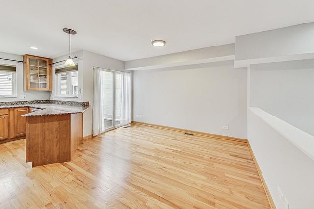 4932 W Lawrence Avenue J, Chicago, IL 60630