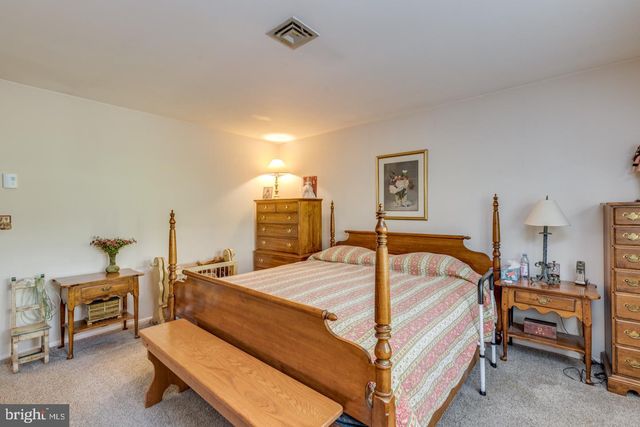 7 CAMBRIDGE CT, Southampton, NJ 08088