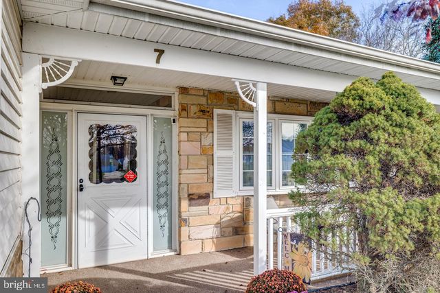 7 CAMBRIDGE CT, Southampton, NJ 08088