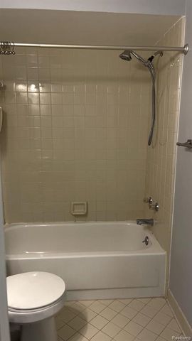 25736 Lira Lane, Warren, MI 48089