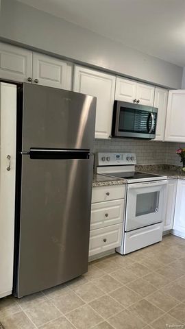 25736 Lira Lane, Warren, MI 48089