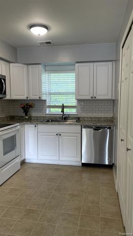 25736 Lira Lane, Warren, MI 48089