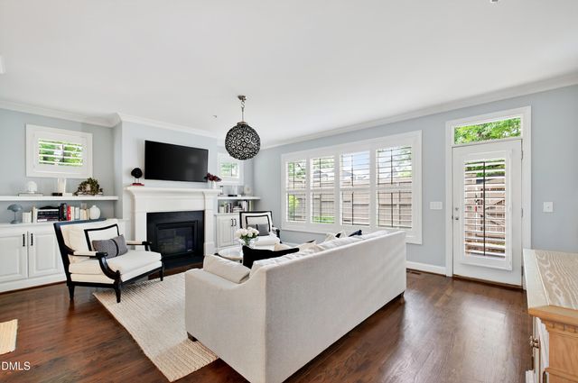 2741 Oberlin Road 101, Raleigh, NC 27608