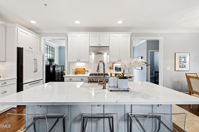 2741 Oberlin Road 101, Raleigh, NC 27608