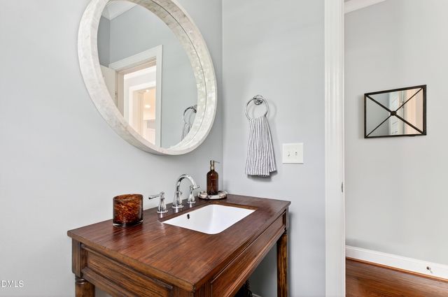 2741 Oberlin Road 101, Raleigh, NC 27608