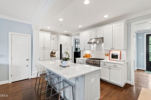 2741 Oberlin Road 101, Raleigh, NC 27608