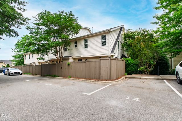 2741 Oberlin Road 101, Raleigh, NC 27608