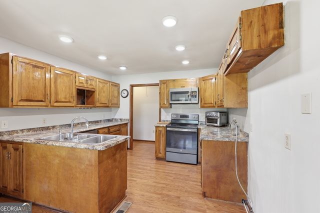 71 Poole Circle, Carnesville, GA 30521