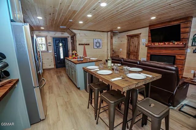 433 Ball Mountain Lane, Gatlinburg, TN 37738