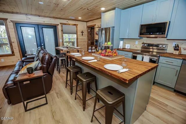 433 Ball Mountain Lane, Gatlinburg, TN 37738