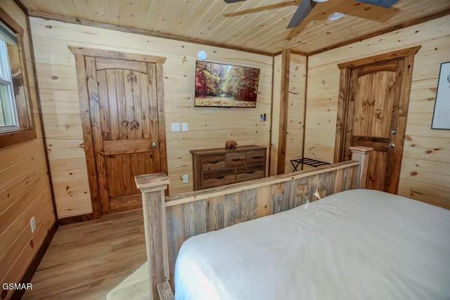 433 Ball Mountain Lane, Gatlinburg, TN 37738