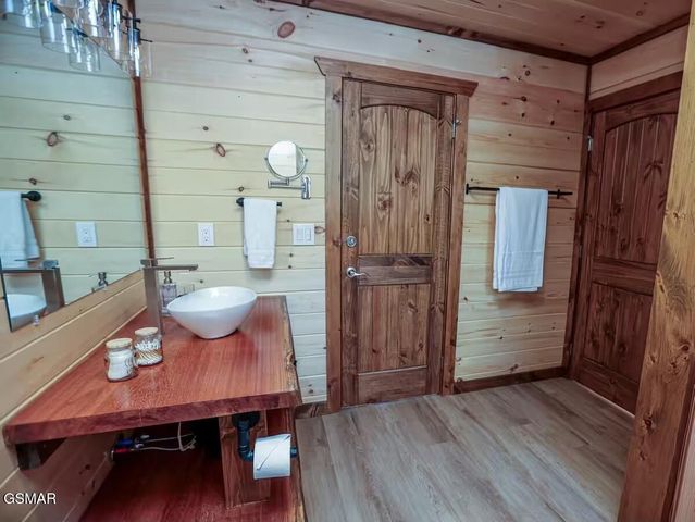 433 Ball Mountain Lane, Gatlinburg, TN 37738