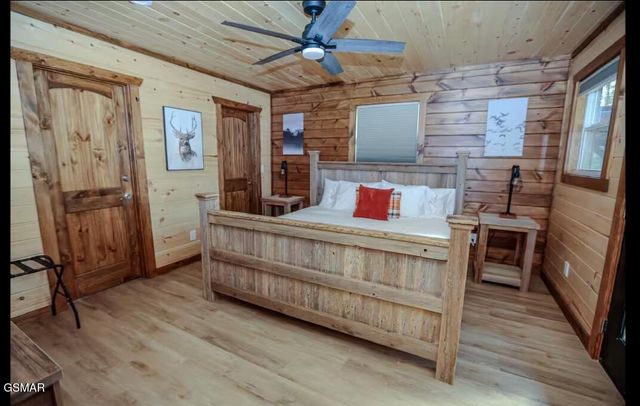 433 Ball Mountain Lane, Gatlinburg, TN 37738