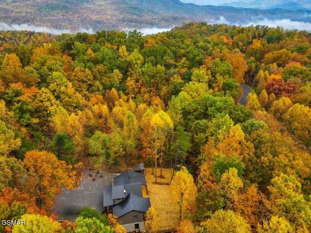 433 Ball Mountain Lane, Gatlinburg, TN 37738