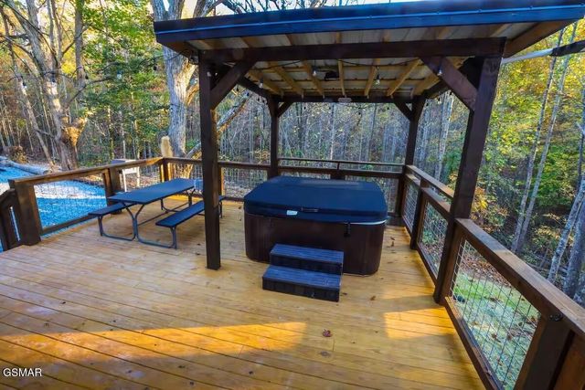 433 Ball Mountain Lane, Gatlinburg, TN 37738