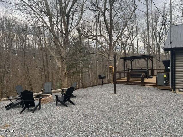 433 Ball Mountain Lane, Gatlinburg, TN 37738