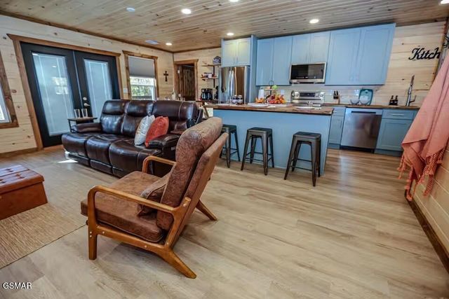 433 Ball Mountain Lane, Gatlinburg, TN 37738