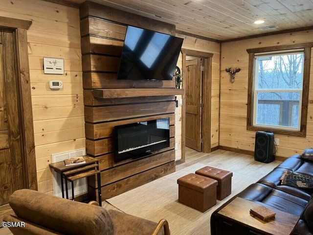 433 Ball Mountain Lane, Gatlinburg, TN 37738