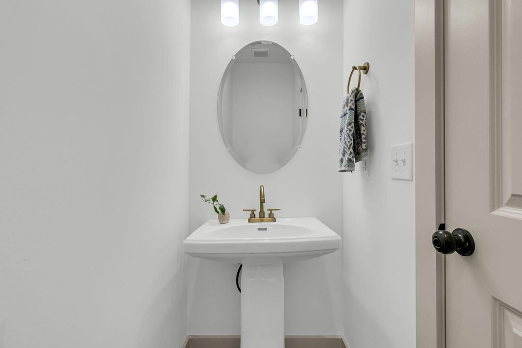 Image 8 of property listing at 4019 Gravely Avenue, North Charleston, SC 29405