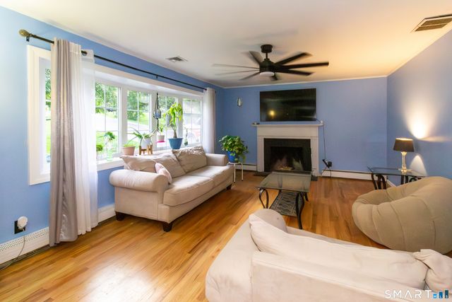 23 Great Neck Road, Trumbull, CT 06611