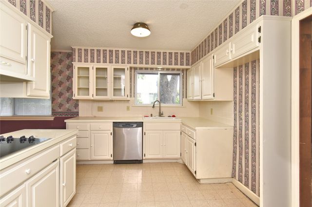 3512 E 70th Place, Tulsa, OK 74136