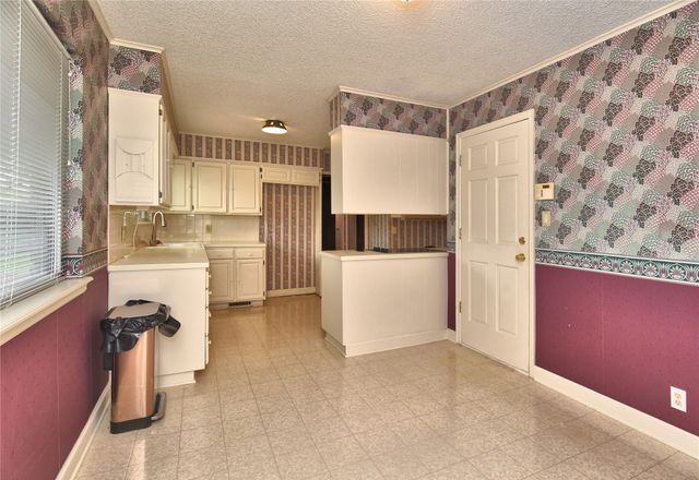 3512 E 70th Place, Tulsa, OK 74136