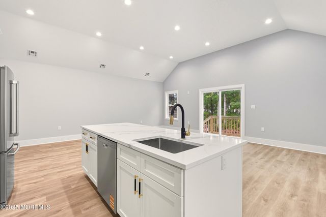 724 Sunset Road, Beachwood, NJ 08722