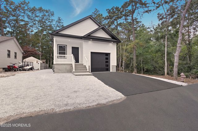 724 Sunset Road, Beachwood, NJ 08722