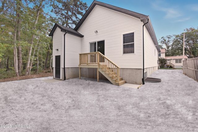 724 Sunset Road, Beachwood, NJ 08722