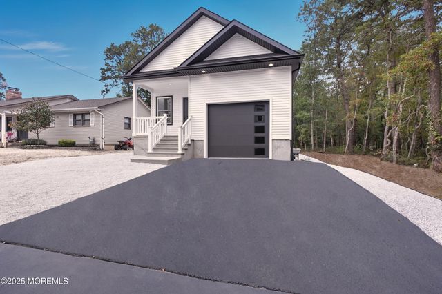 724 Sunset Road, Beachwood, NJ 08722