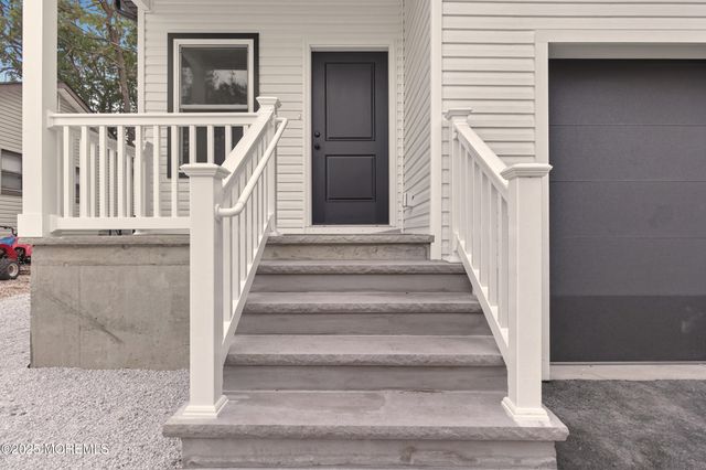 724 Sunset Road, Beachwood, NJ 08722