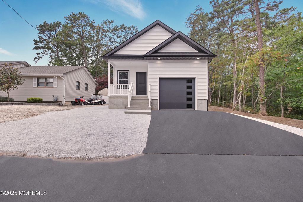 724 Sunset Road, Beachwood, NJ 08722