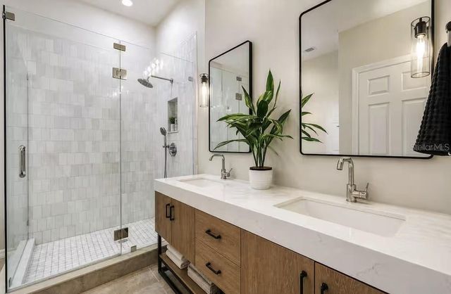 330 LANG COURT N 1, St Petersburg, FL 33701