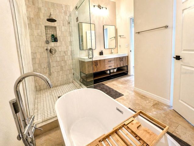 330 LANG COURT N 1, St Petersburg, FL 33701