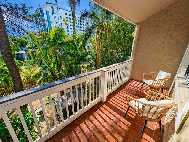 330 LANG COURT N 1, St Petersburg, FL 33701