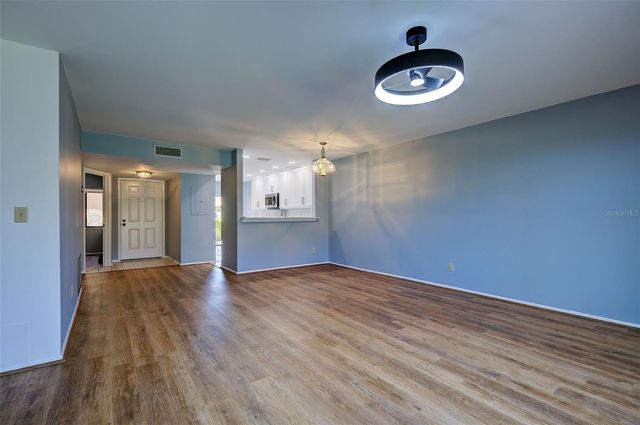 2004 LONGPOINTE CIRCLE E2, Venice, FL 34293