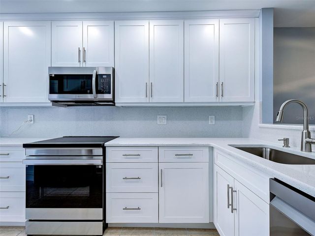 2004 LONGPOINTE CIRCLE E2, Venice, FL 34293