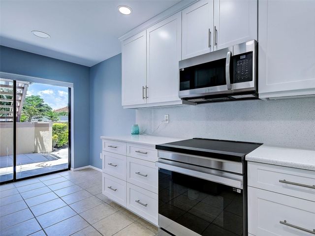 2004 LONGPOINTE CIRCLE E2, Venice, FL 34293