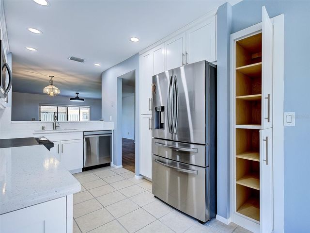 2004 LONGPOINTE CIRCLE E2, Venice, FL 34293