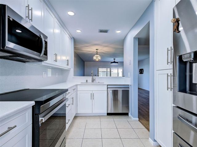 2004 LONGPOINTE CIRCLE E2, Venice, FL 34293