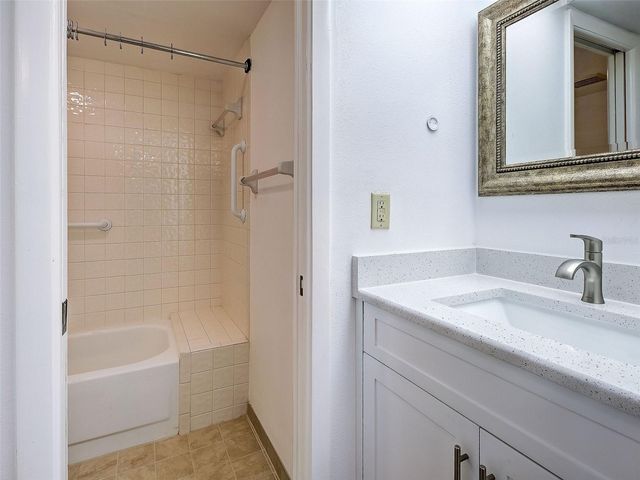 2004 LONGPOINTE CIRCLE E2, Venice, FL 34293