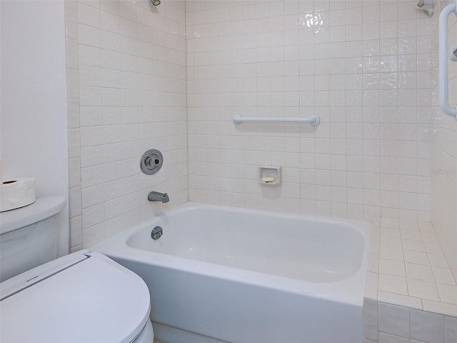 2004 LONGPOINTE CIRCLE E2, Venice, FL 34293
