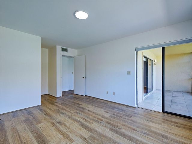 2004 LONGPOINTE CIRCLE E2, Venice, FL 34293