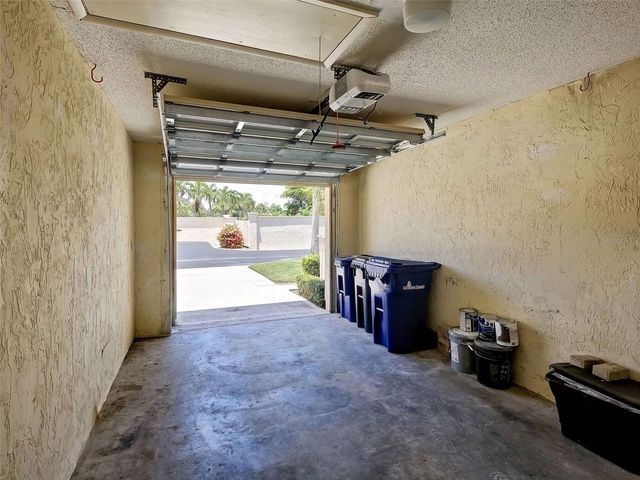 2004 LONGPOINTE CIRCLE E2, Venice, FL 34293