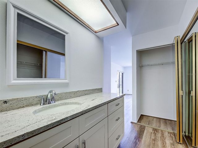 2004 LONGPOINTE CIRCLE E2, Venice, FL 34293